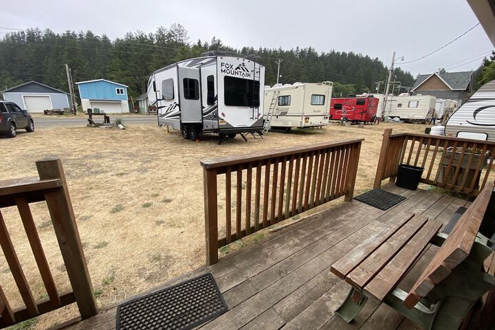 Raines Resort Cabins & RV