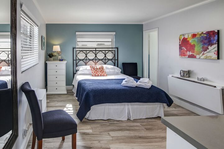 May-Dee Suites