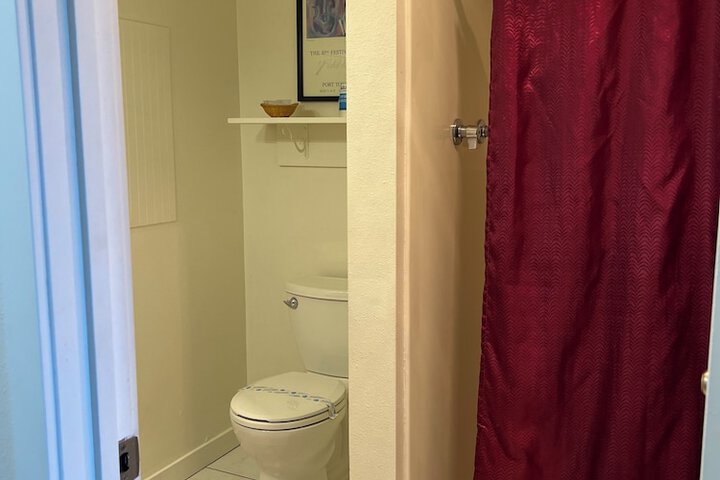 Room 83 of 143