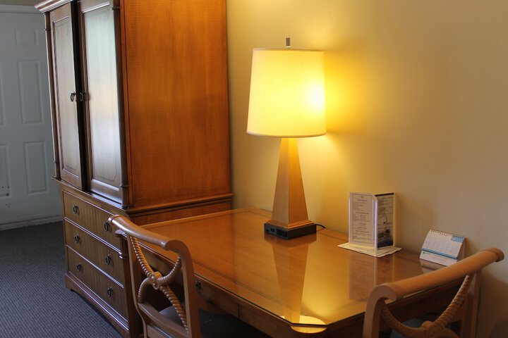 Room 27 of 38