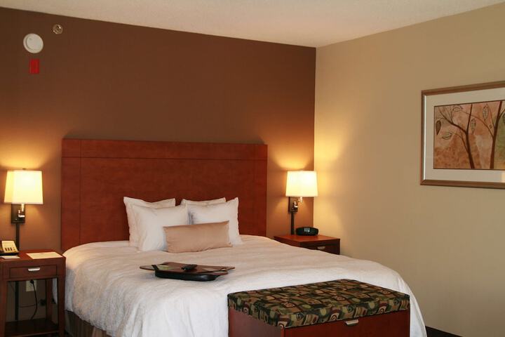 Room 10 of 28