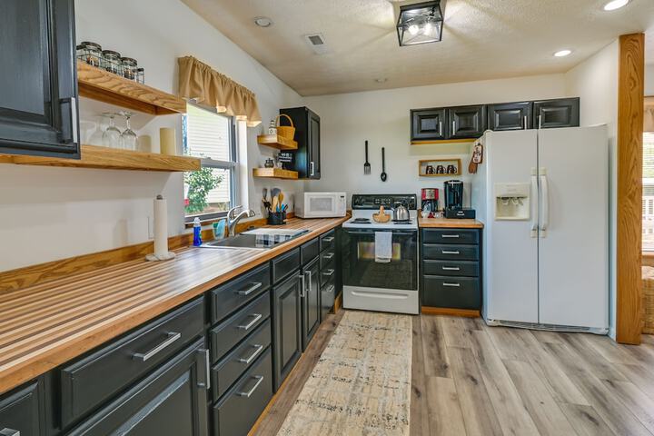 Charming Smiths Grove Home Near Cave Tours!