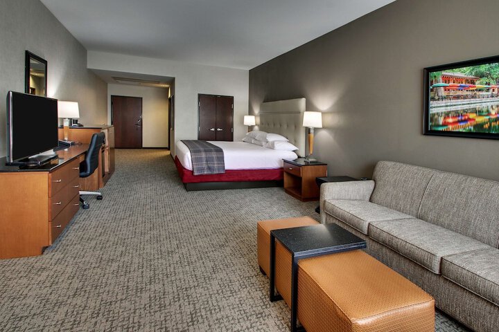 Room 30 of 168