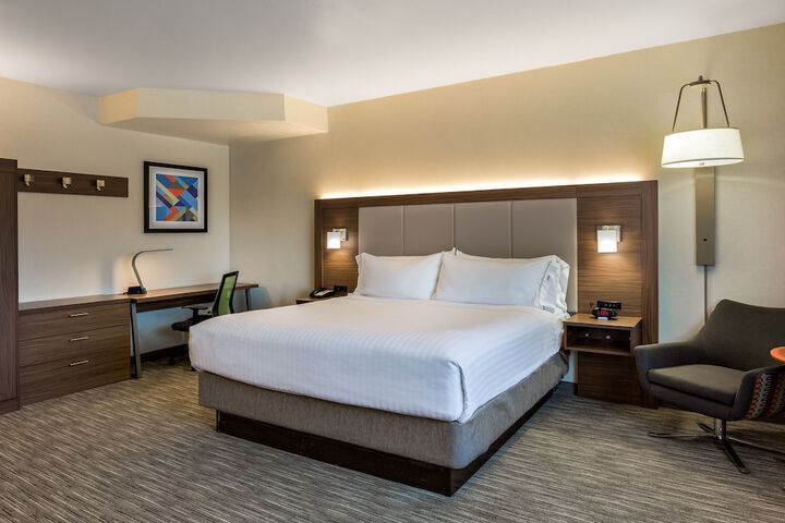 Holiday Inn Express & Suites Oroville Lake by IHG