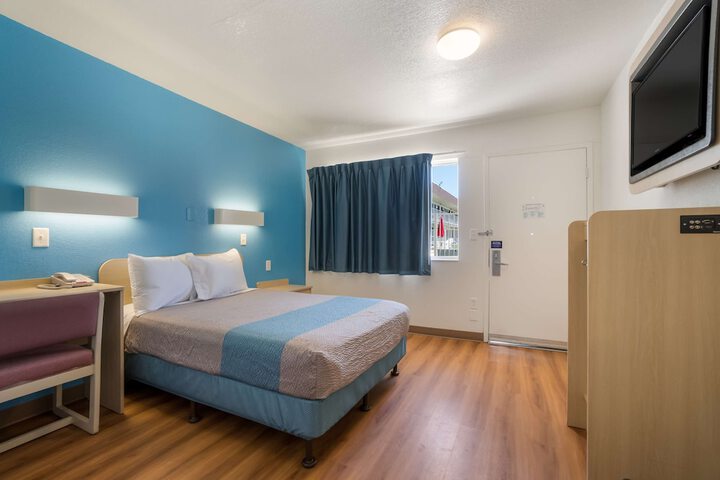 Room 15 of 36