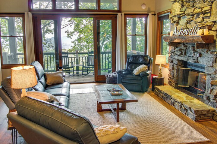 Mtn-view Condo w / Screened Porch in Burnsville!