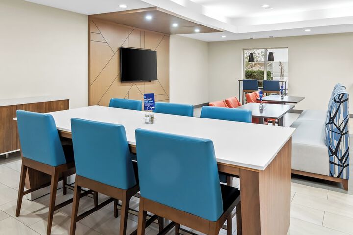 Holiday Inn Express & Suites Hebron - Cincinnati Airport by IHG