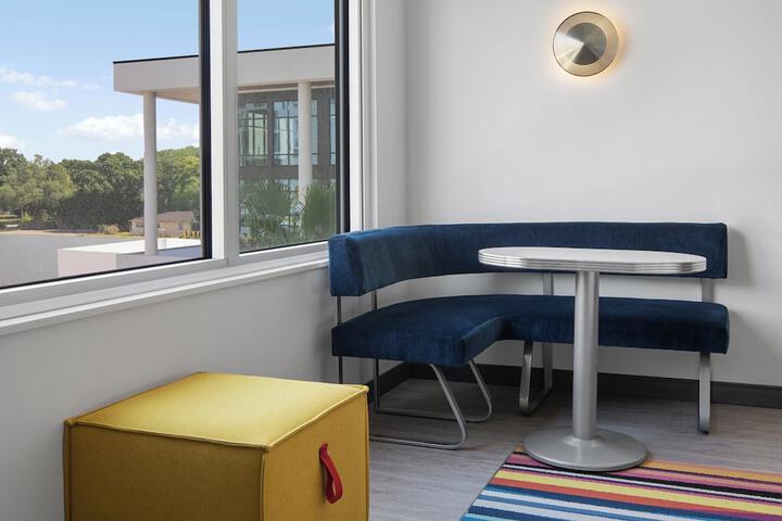 Room 16 of 38