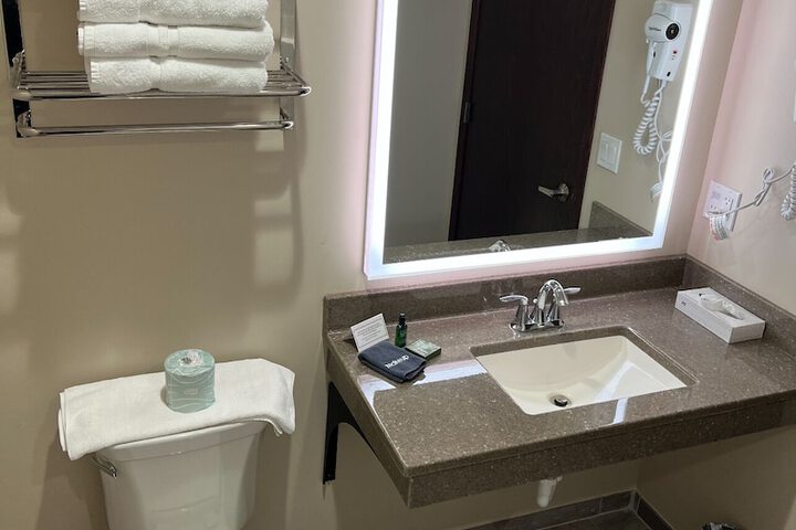 Cardinal Inn & Event Center