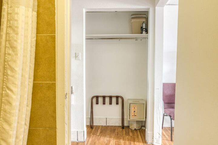 Room 15 of 32