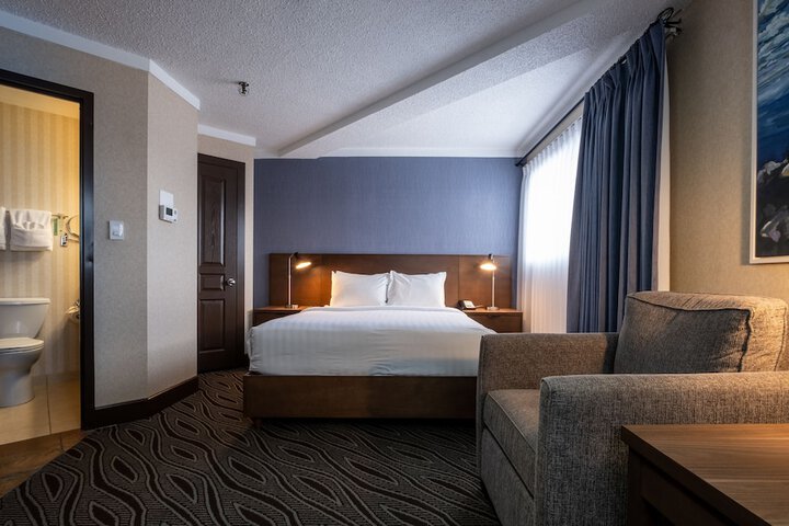 Room 70 of 96