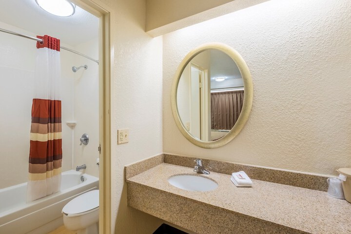 Room 13 of 25