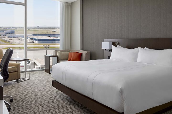 Calgary Airport Marriott In-Terminal Hotel