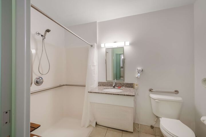 Room 10 of 37