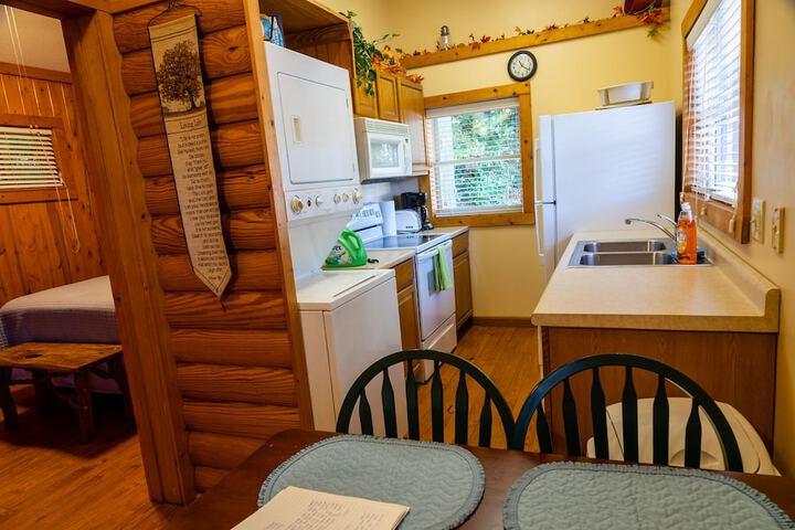 Mountain Aire Cottages Inn & Glamping