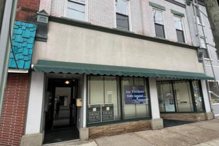 Chic Historic Loft Apartment in Downtown Kittanning