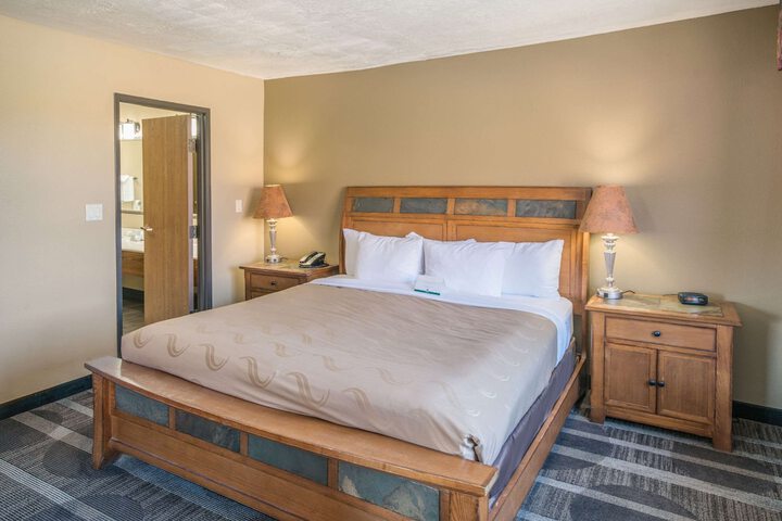 Room 32 of 49