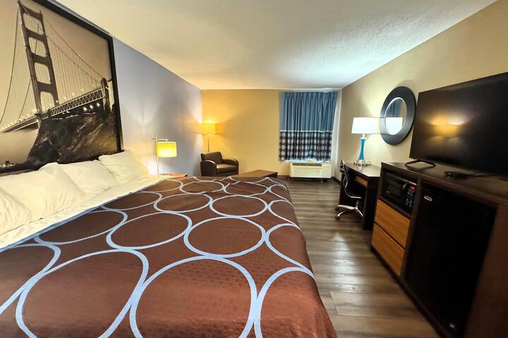 Super 8 by Wyndham Booneville