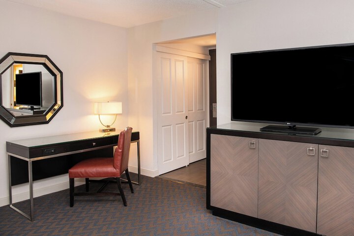 Room 33 of 90
