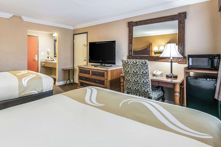 Room 8 of 27