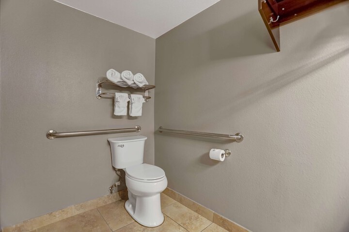 Room 10 of 26