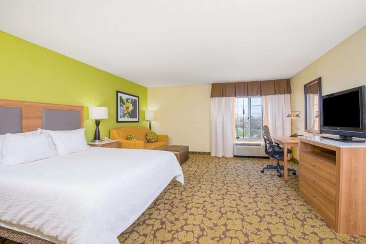 Room 13 of 33