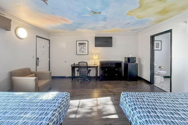 Room 8 of 18