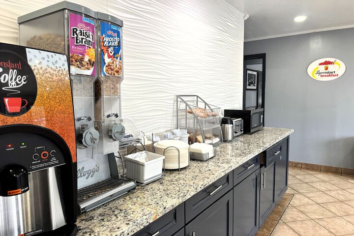 Super 8 by Wyndham Tupelo Airport