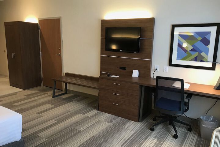Holiday Inn Express Hotel & Suites Rochester - Victor by IHG