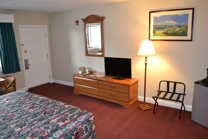 Room 10 of 18