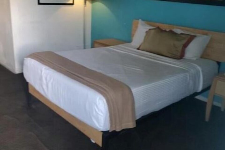 Room 53 of 67