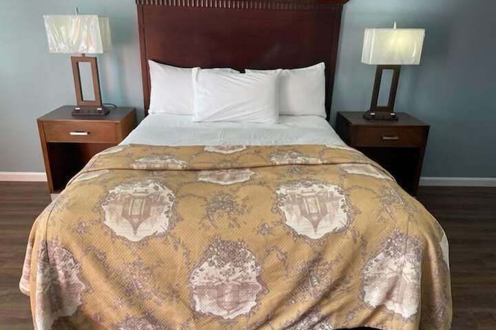 Room 8 of 35