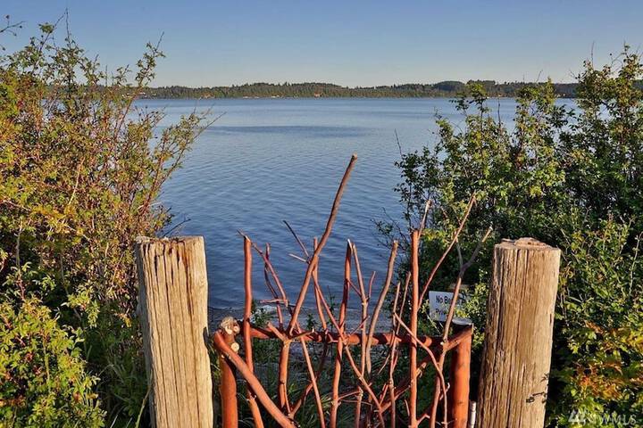 Penn Cove Overlook by Avantstay Cabin w / Views