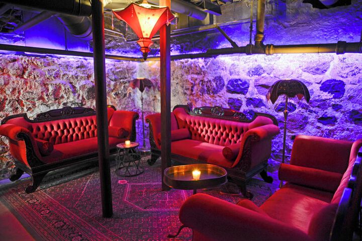Lounge 35 of 43