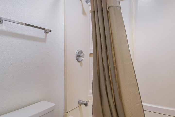 Room 33 of 47