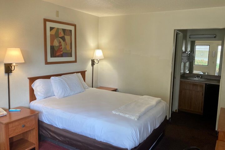 Room 19 of 28