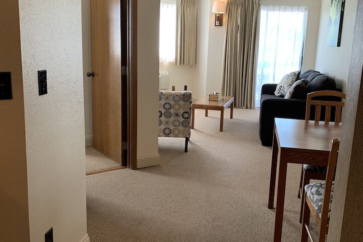 Coachman Inn & Suites