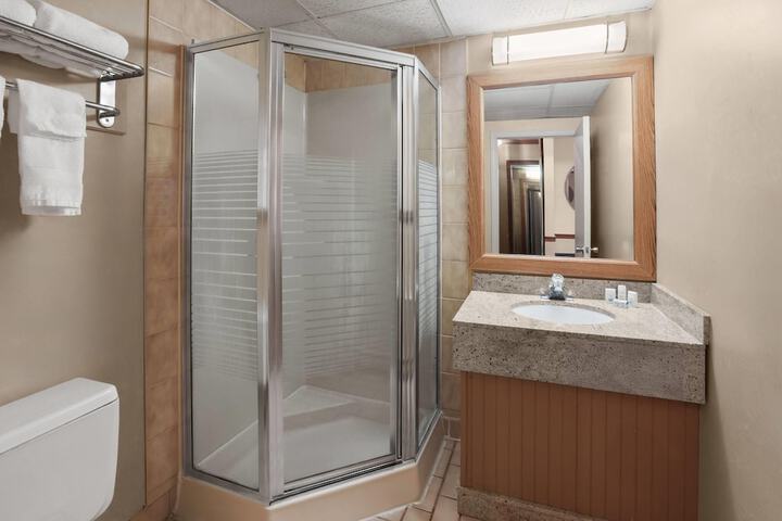 Super 8 by Wyndham Gananoque / Country Squire Resort