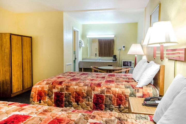 Room 28 of 34
