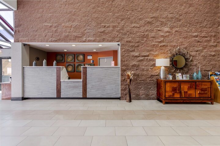 Hotel Interior 11 of 38