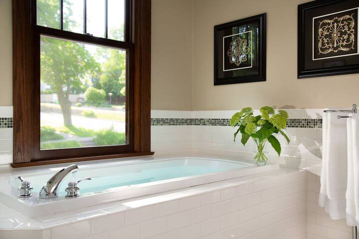 Hot Tub 49 of 57