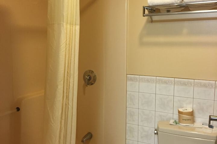 Cabot Inn & Suites