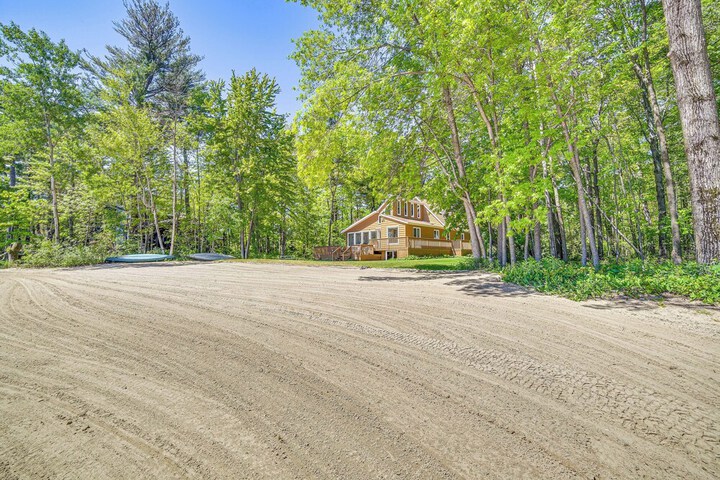 Private Beach & Deck: Spacious Lake Michigan Home