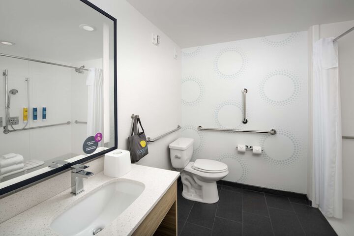 Room 12 of 27