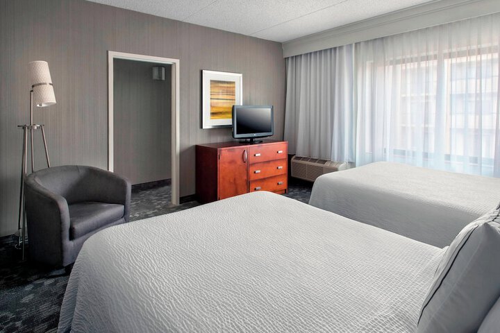Courtyard by Marriott Newark Liberty International Airport