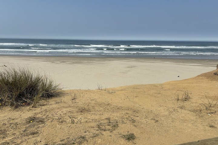 Tillicum Beach Motel (Deanes Oceanfront Lodge)