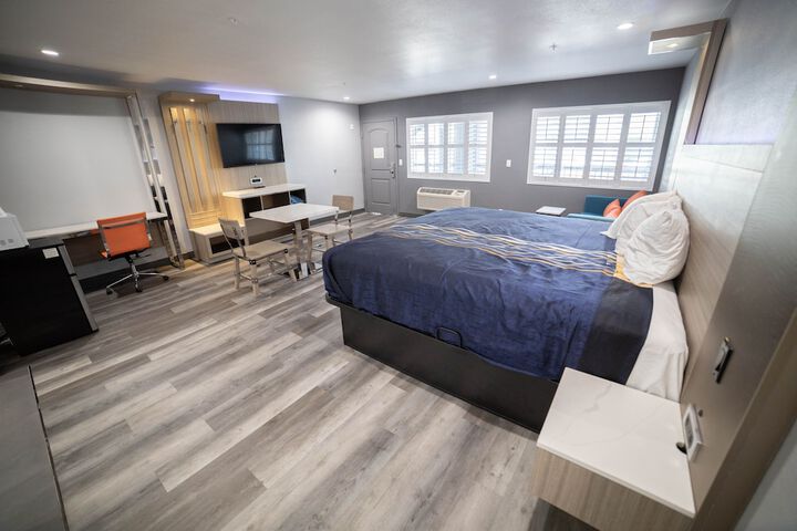 Room 70 of 73