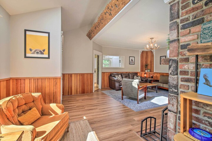 Cozy black Bear Retreat by Mount Rainier!