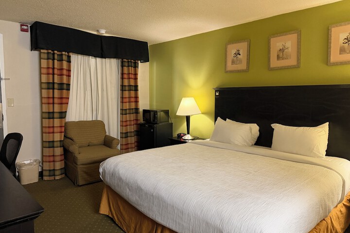 Quality Inn & Suites Moline - Quad Cities