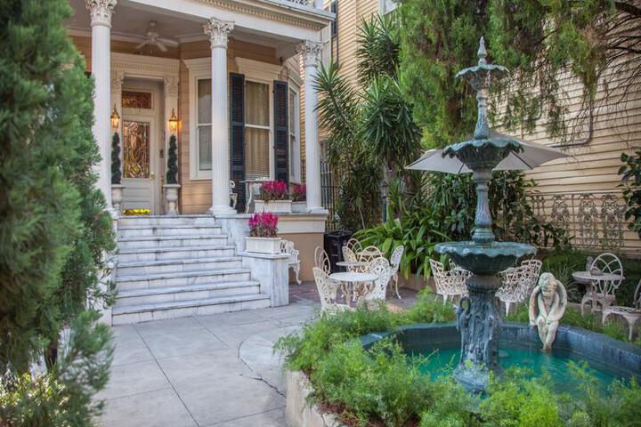 THE CORNSTALK HOTEL
